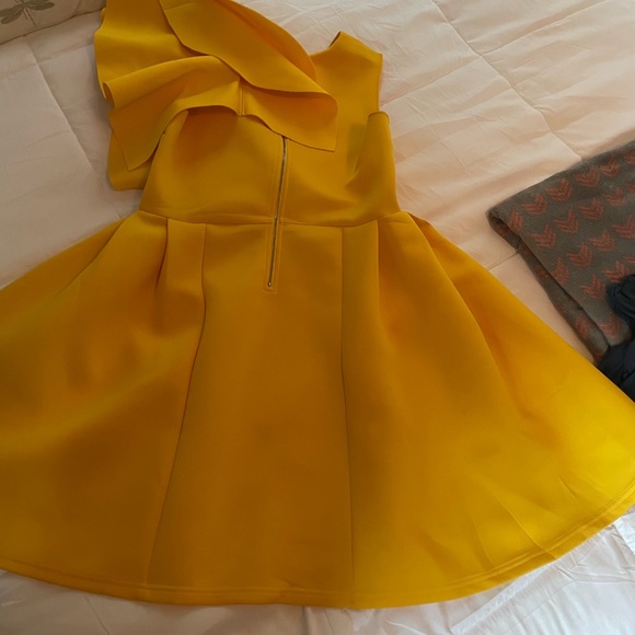 Above knee length yellow dress - Picture 6 of 7